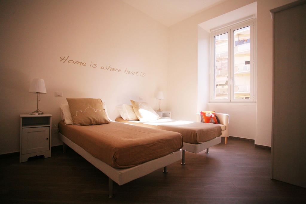 Red Flat In Rome Apartment Room photo