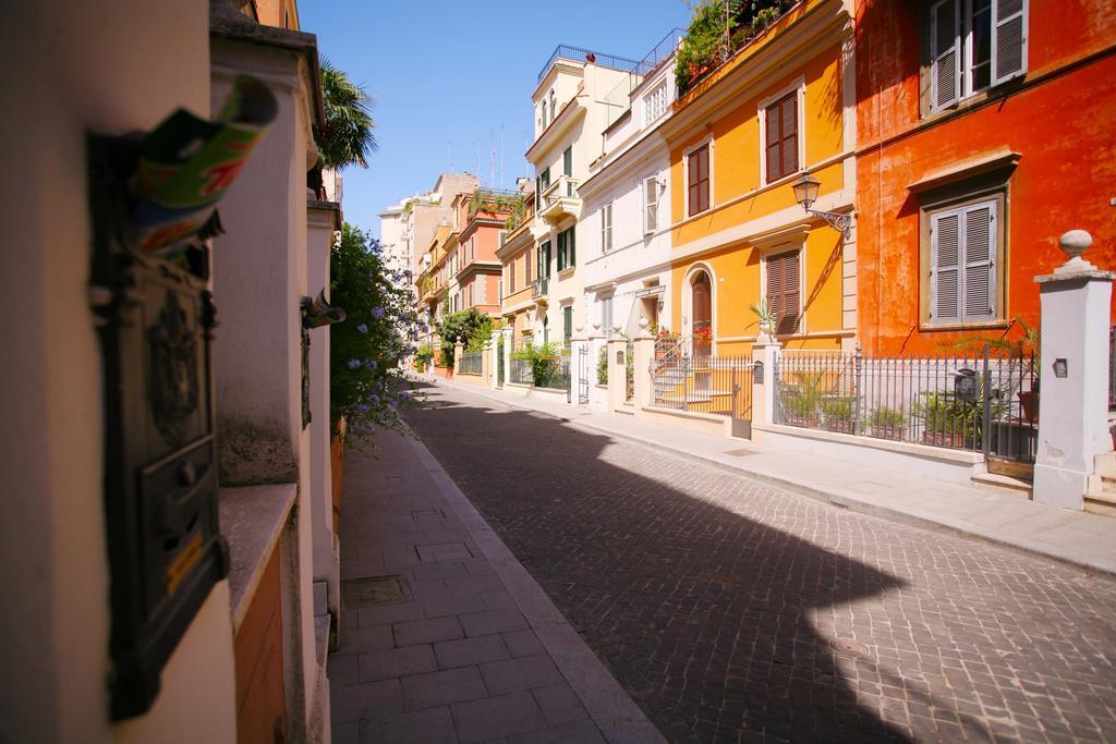 Red Flat In Rome Apartment Exterior photo
